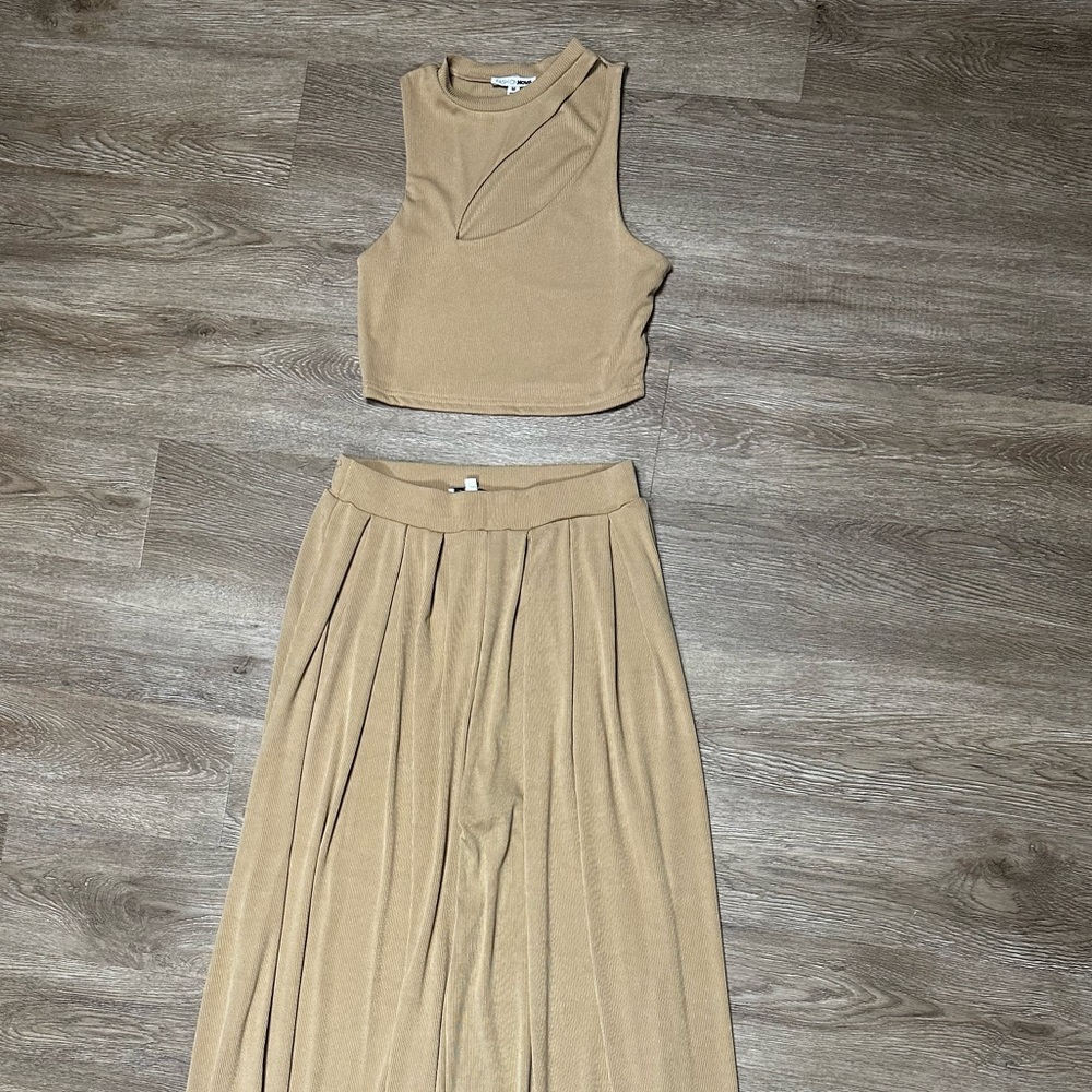 Two piece set by Fashion Nova. Worn once